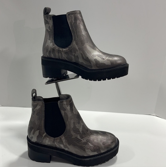 NEW Linea Paolo Metallic Grey Chelsea Boots - Picture 4 of 4